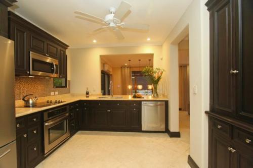 Fabulous 3 Bedroom Villa  En Suite At The Beach!