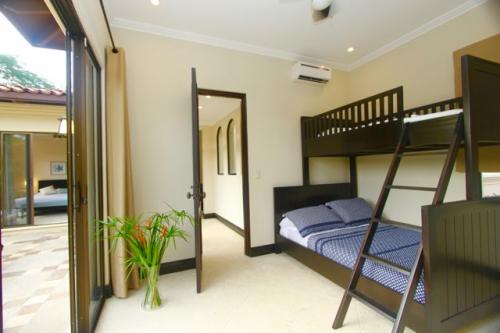 Fabulous 3 Bedroom Villa  En Suite At The Beach!