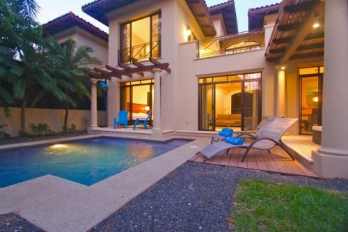 Fabulous 3 Bedroom Villa  En Suite At The Beach!