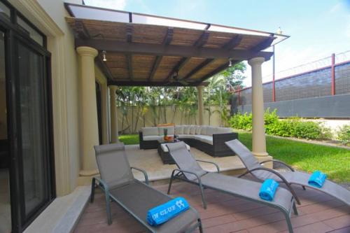 Fabulous 3 Bedroom Villa  En Suite At The Beach!