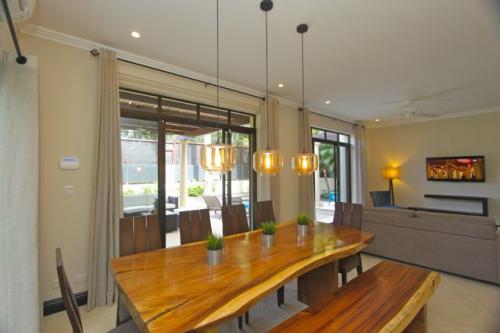 Fabulous 3 Bedroom Villa  En Suite At The Beach!